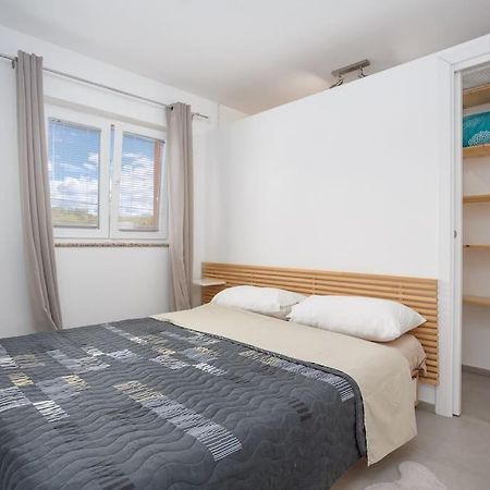 Family Village Apartment Vrh  Buitenkant foto