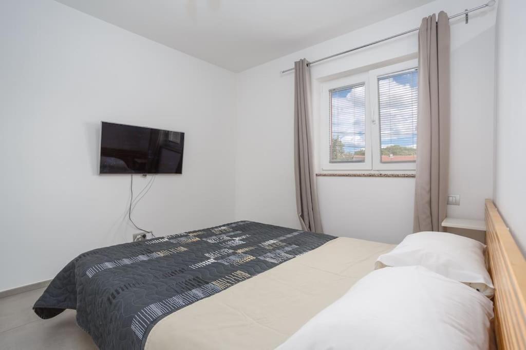 Family Village Apartment Vrh  Buitenkant foto